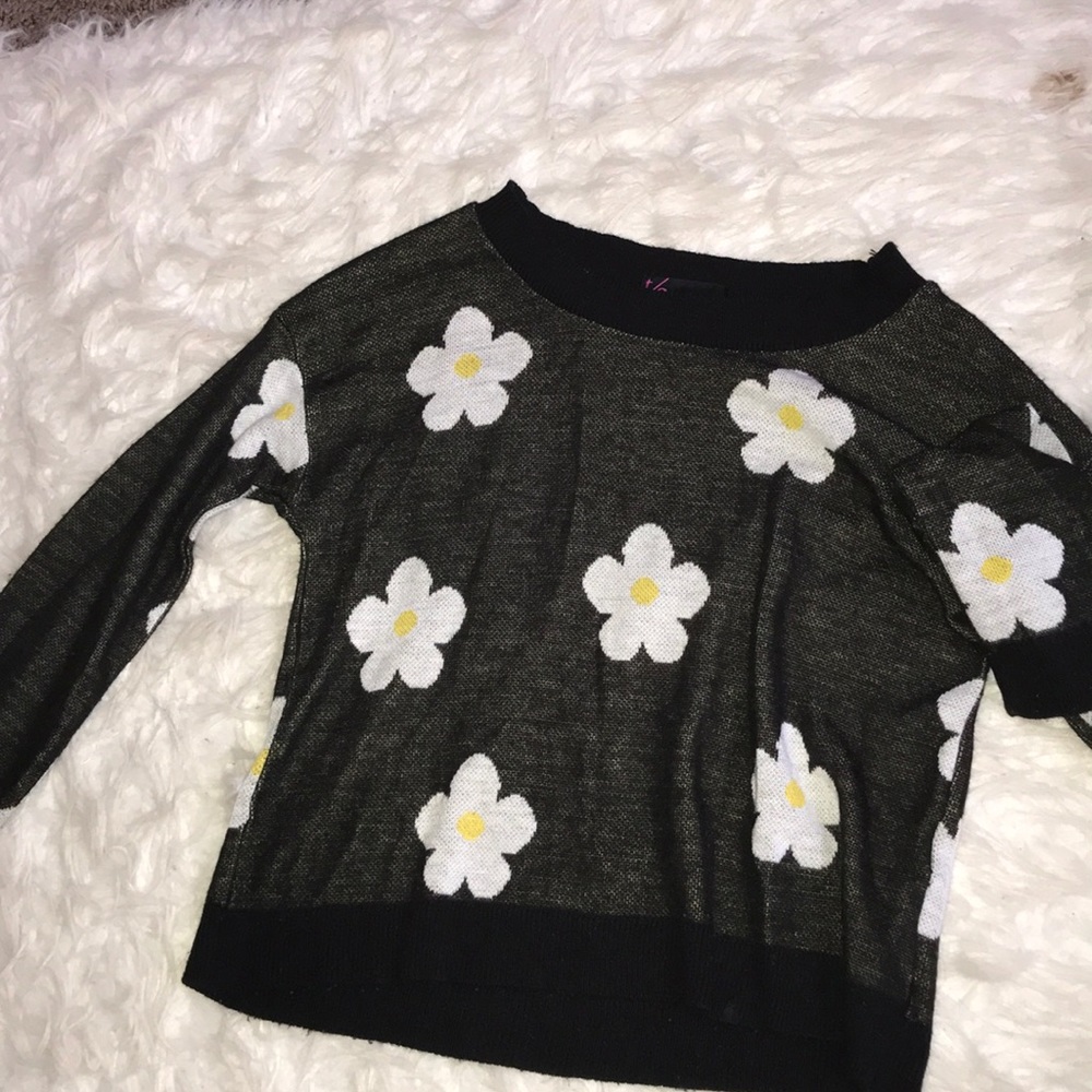 Daisy crop sweater